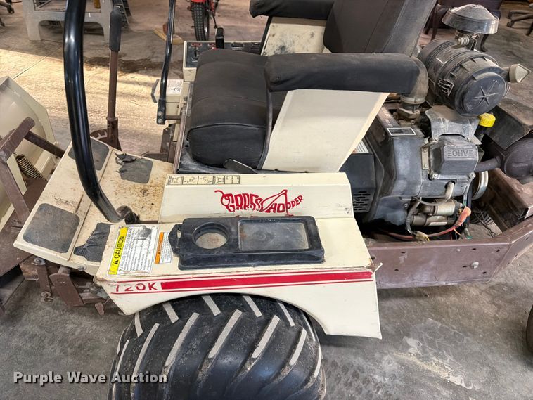 image for item ES1158 2002 Grass Hopper 720K ZTR lawn mower
