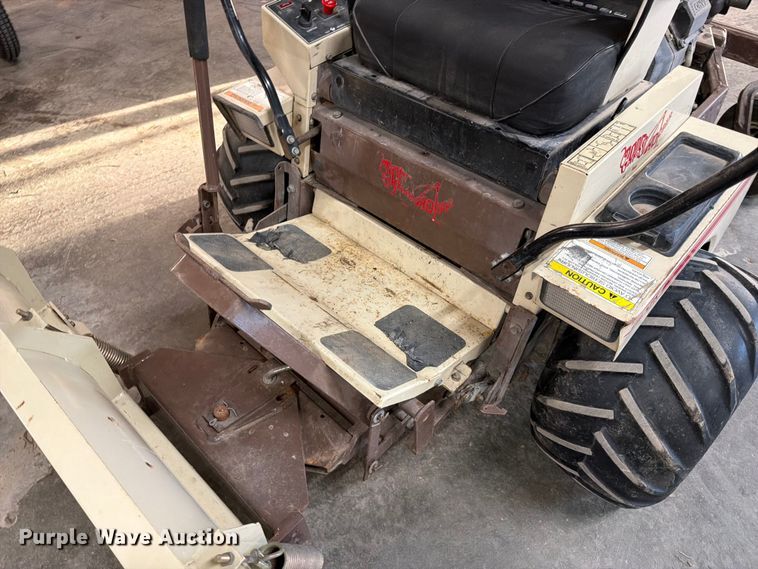 image for item ES1158 2002 Grass Hopper 720K ZTR lawn mower