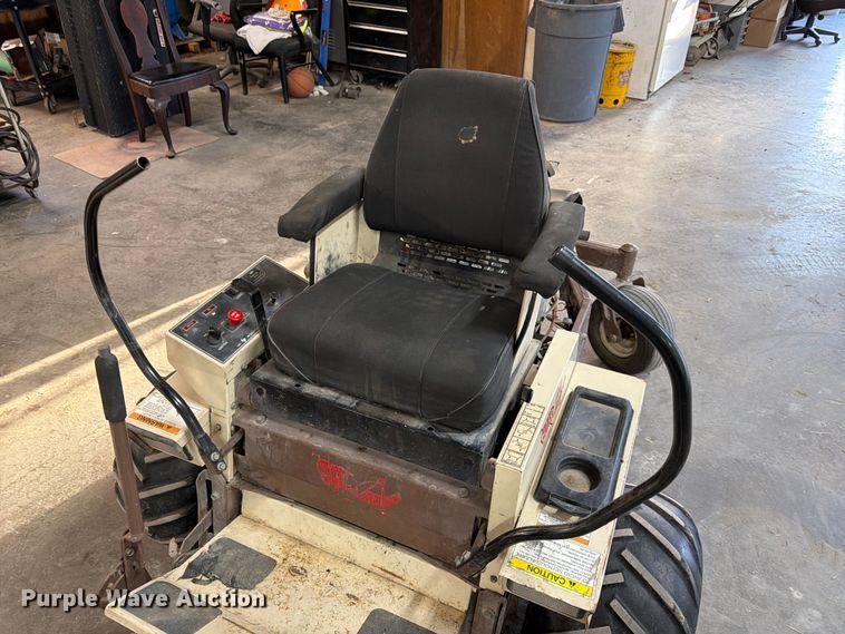 image for item ES1158 2002 Grass Hopper 720K ZTR lawn mower