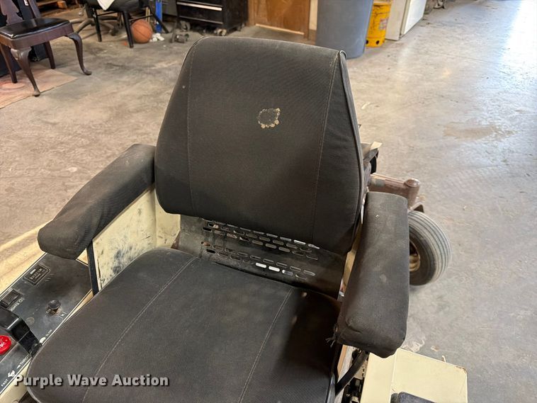 image for item ES1158 2002 Grass Hopper 720K ZTR lawn mower