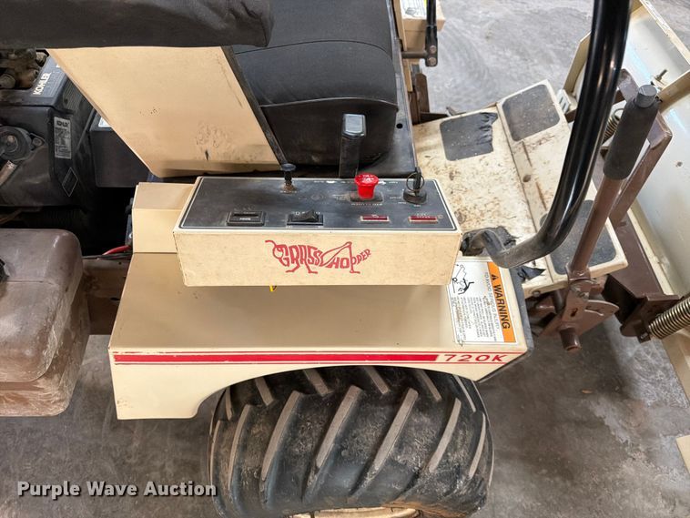 image for item ES1158 2002 Grass Hopper 720K ZTR lawn mower
