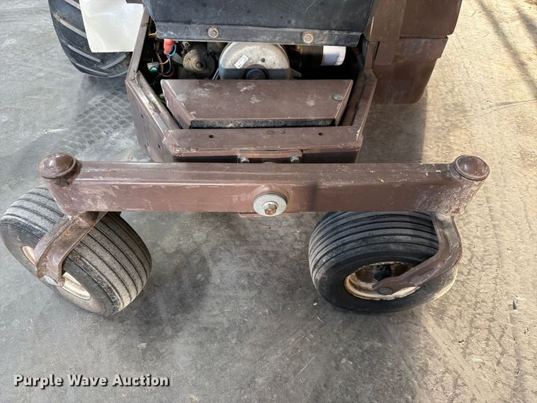 image for item ES1158 2002 Grass Hopper 720K ZTR lawn mower