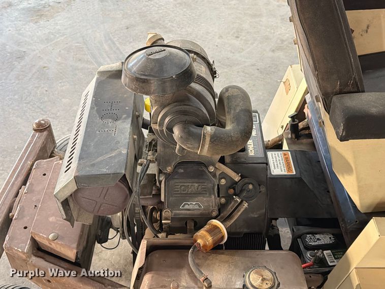 image for item ES1158 2002 Grass Hopper 720K ZTR lawn mower