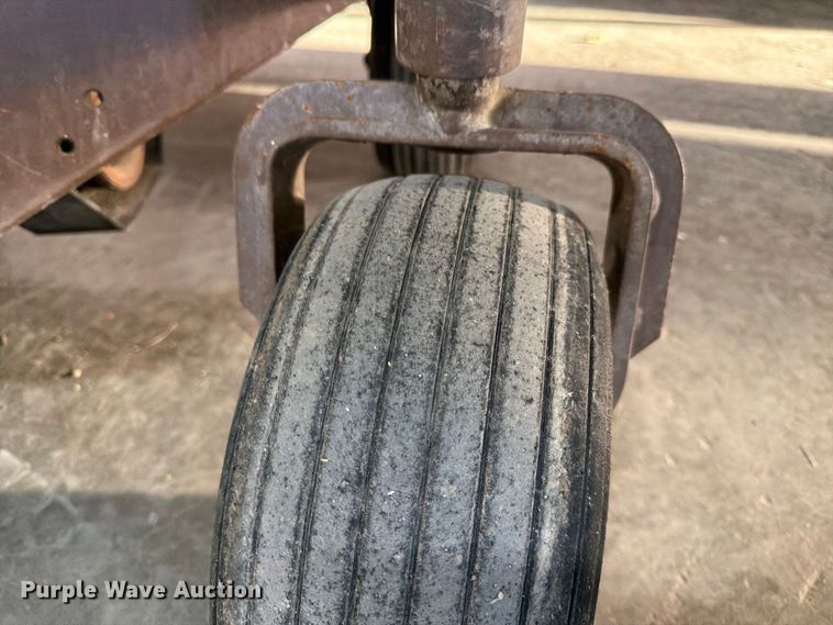 image for item ES1158 2002 Grass Hopper 720K ZTR lawn mower