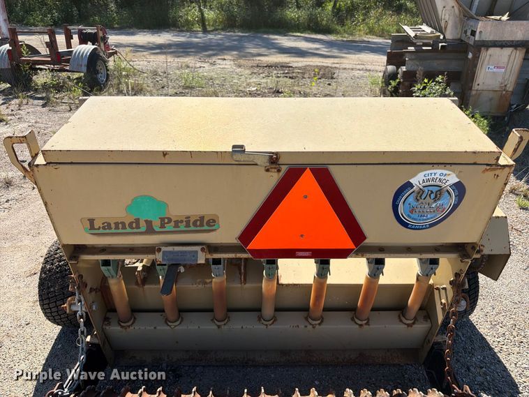 image for item ES1164 2002 Land Pride OS1548 seeder