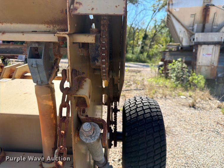 image for item ES1164 2002 Land Pride OS1548 seeder