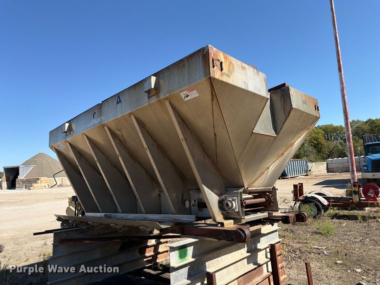 image for item ES1165 Monroe Snow and Ice 00058804 spreader