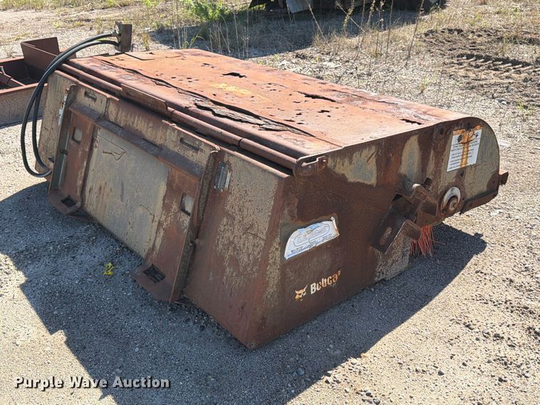 image for item ES1166 2012 Bobcat 72 Sweeper skid steer sweeper