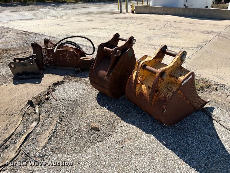 image for item ES1172 (4) excavator attachments