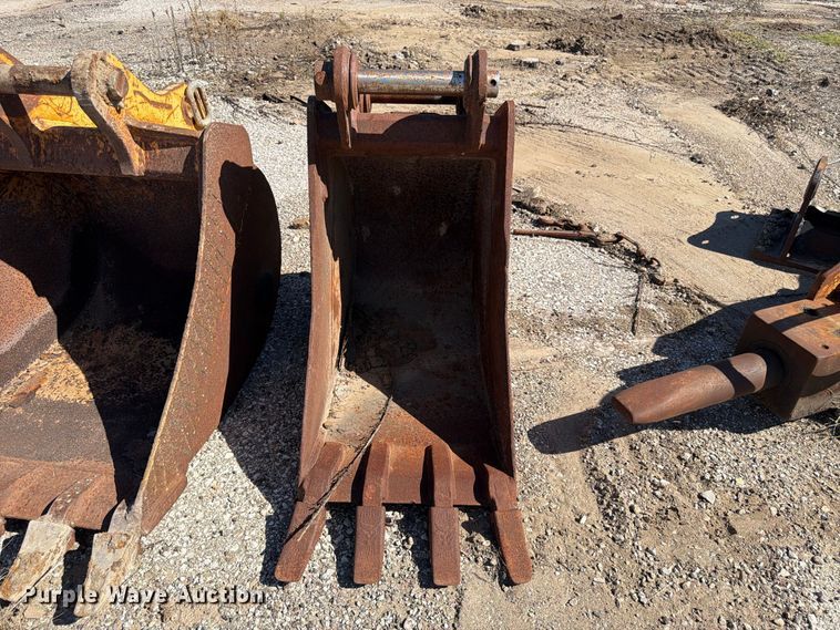 image for item ES1172 (4) excavator attachments