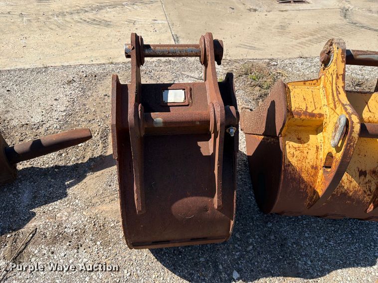 image for item ES1172 (4) excavator attachments