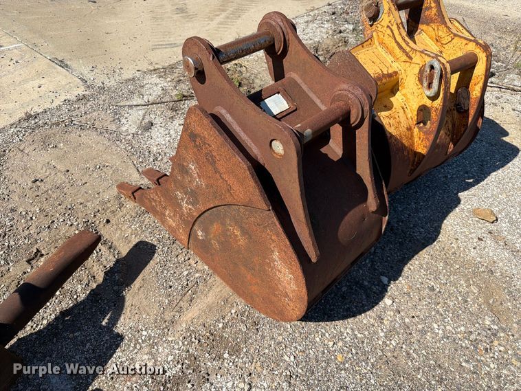 image for item ES1172 (4) excavator attachments