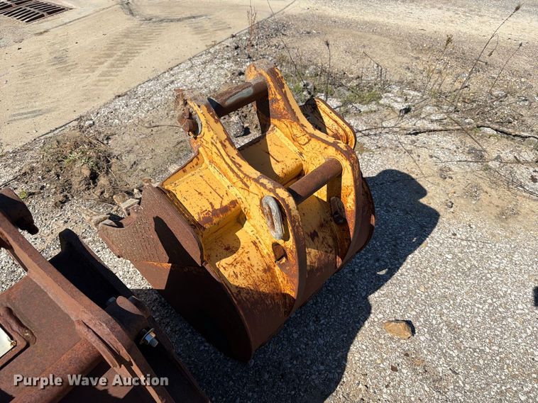 image for item ES1172 (4) excavator attachments