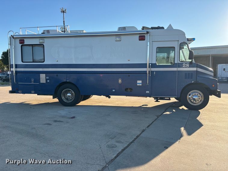 image for item ES8117 1990 Chevrolet Forward Control mobile command center