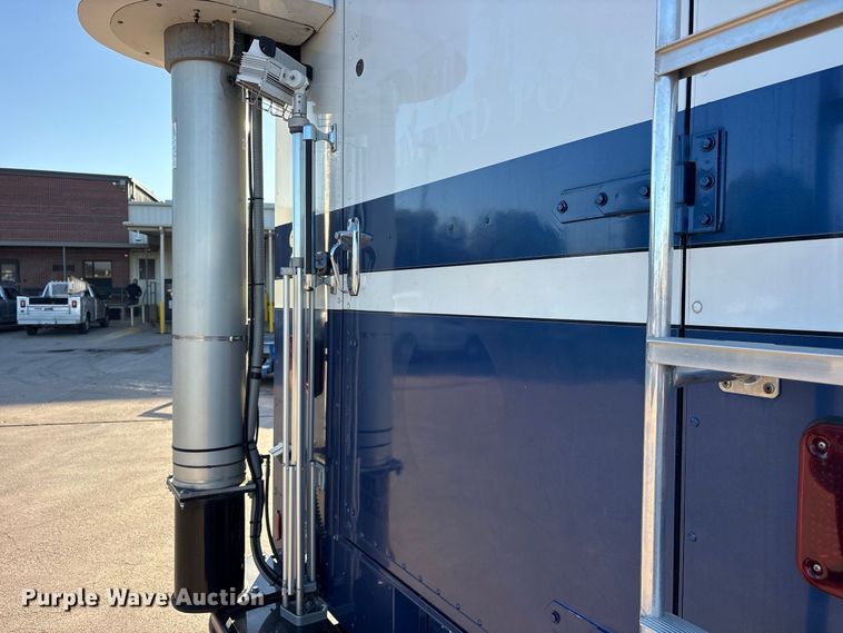 image for item ES8117 1990 Chevrolet Forward Control mobile command center
