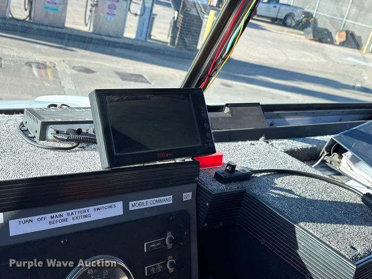image for item ES8117 1990 Chevrolet Forward Control mobile command center