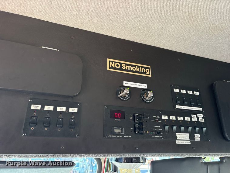 image for item ES8117 1990 Chevrolet Forward Control mobile command center