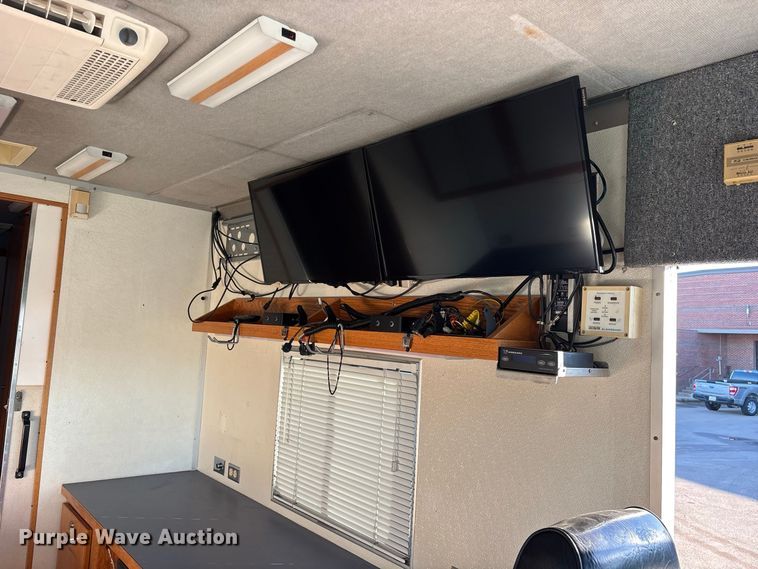 image for item ES8117 1990 Chevrolet Forward Control mobile command center