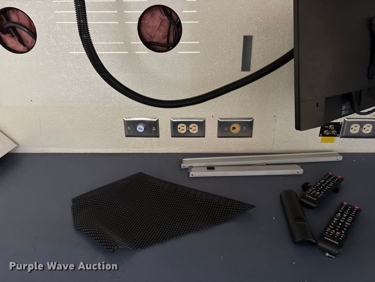 image for item ES8117 1990 Chevrolet Forward Control mobile command center