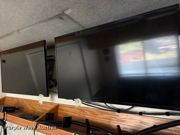 image for item ES8117 1990 Chevrolet Forward Control mobile command center