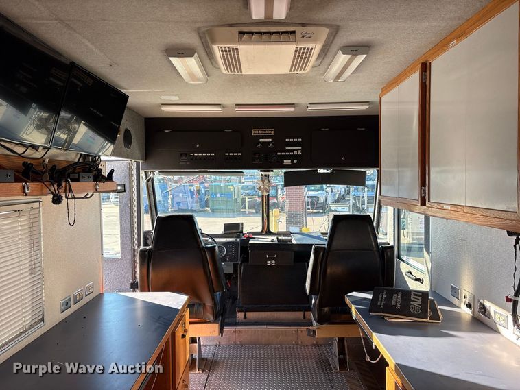 image for item ES8117 1990 Chevrolet Forward Control mobile command center