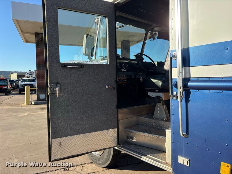 image for item ES8117 1990 Chevrolet Forward Control mobile command center