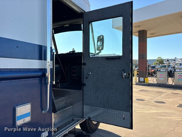 image for item ES8117 1990 Chevrolet Forward Control mobile command center