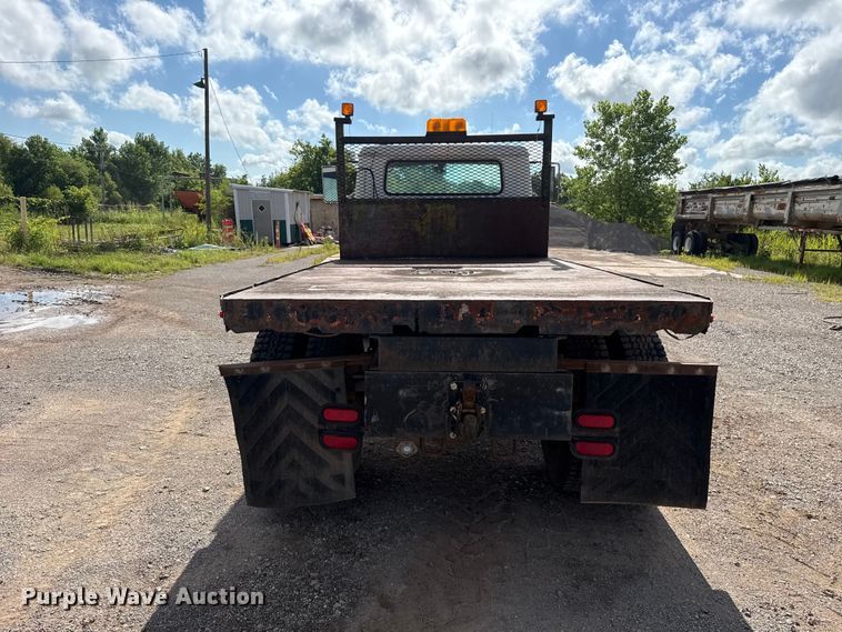 image for item ET6487 1981 International Harvester 1854 flatbed truck