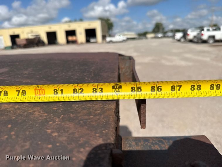 image for item ET6487 1981 International Harvester 1854 flatbed truck
