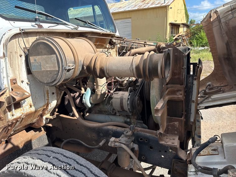 image for item ET6487 1981 International Harvester 1854 flatbed truck