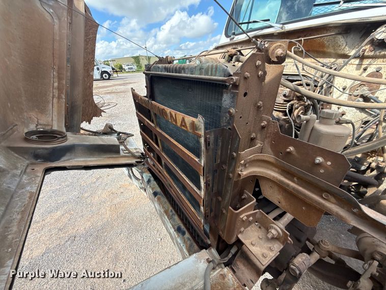 image for item ET6487 1981 International Harvester 1854 flatbed truck