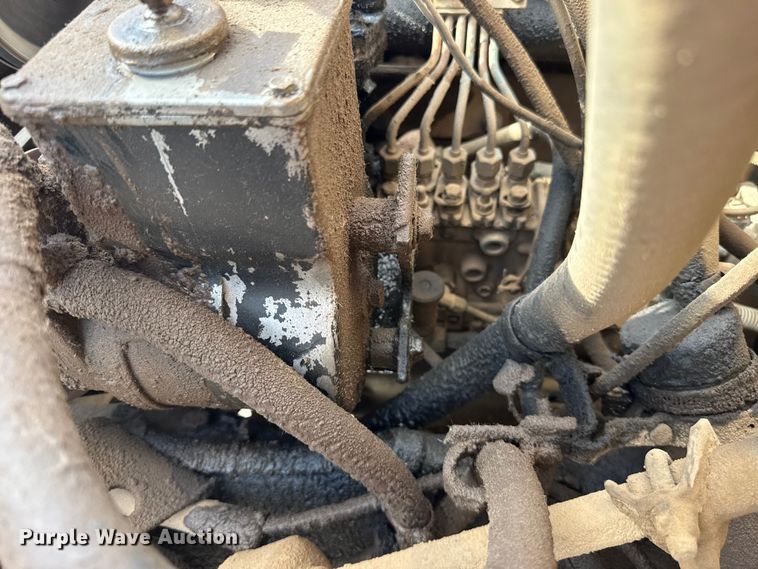 image for item ET6487 1981 International Harvester 1854 flatbed truck