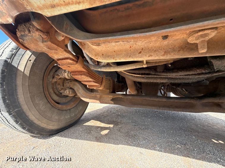 image for item ET6487 1981 International Harvester 1854 flatbed truck