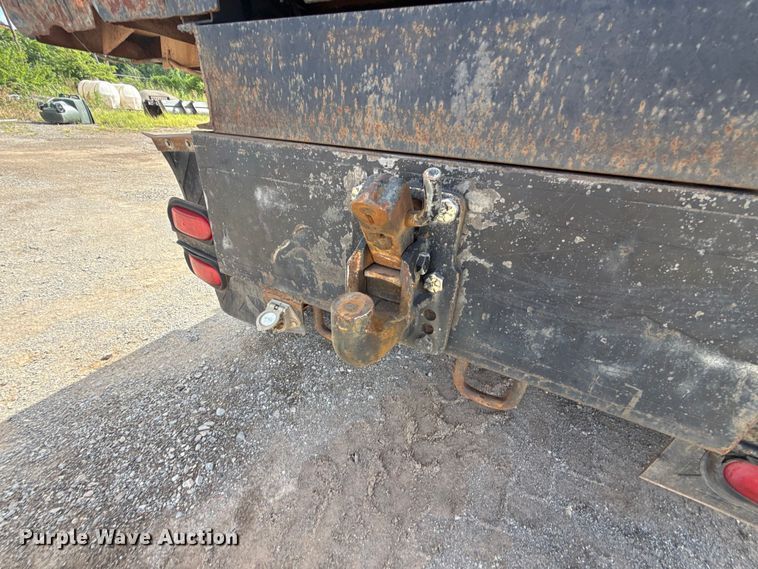 image for item ET6487 1981 International Harvester 1854 flatbed truck