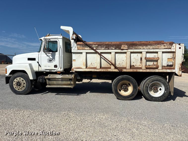 image for item EU5730 2002 Mack CH dump truck