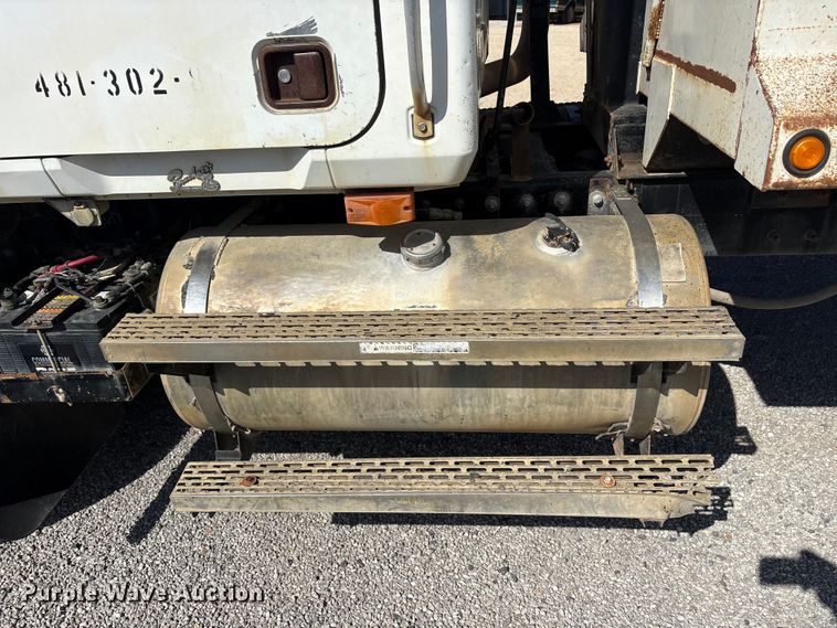 image for item EU5730 2002 Mack CH dump truck