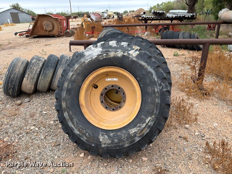 image for item EU5910 (4) motor grader tires and wheels