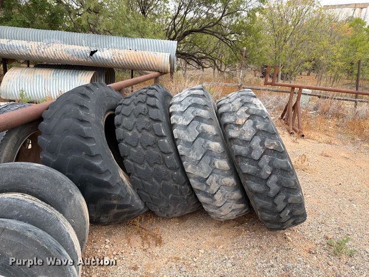 image for item EU5910 (4) motor grader tires and wheels