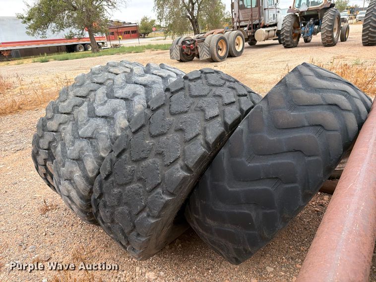 image for item EU5910 (4) motor grader tires and wheels