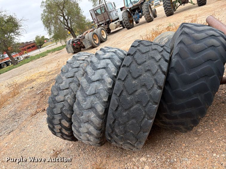 image for item EU5910 (4) motor grader tires and wheels