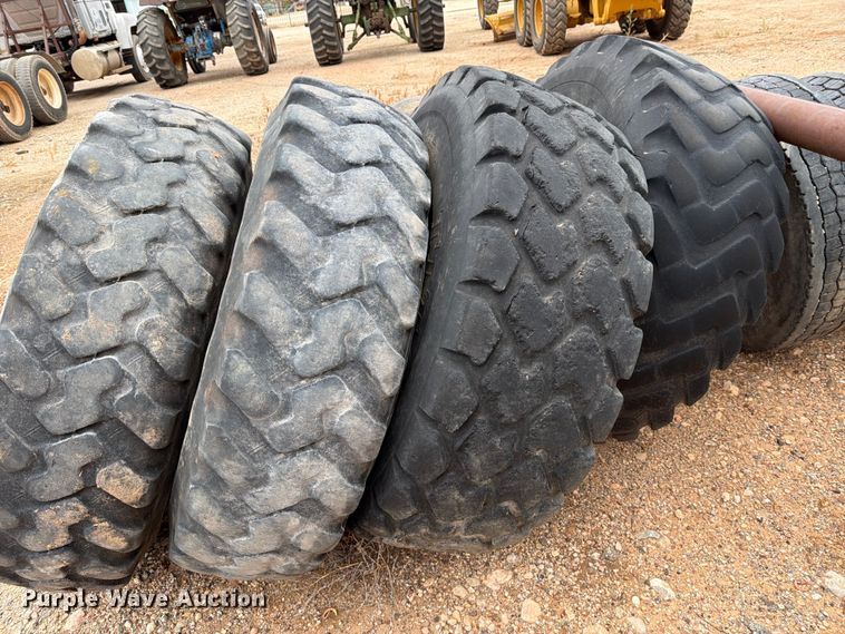 image for item EU5910 (4) motor grader tires and wheels