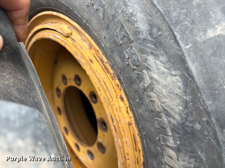 image for item EU5910 (4) motor grader tires and wheels