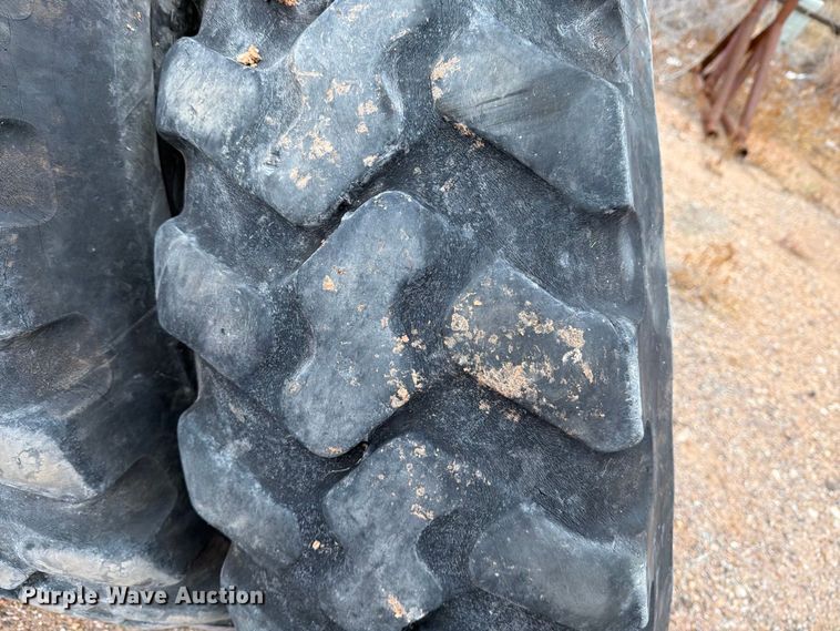 image for item EU5910 (4) motor grader tires and wheels