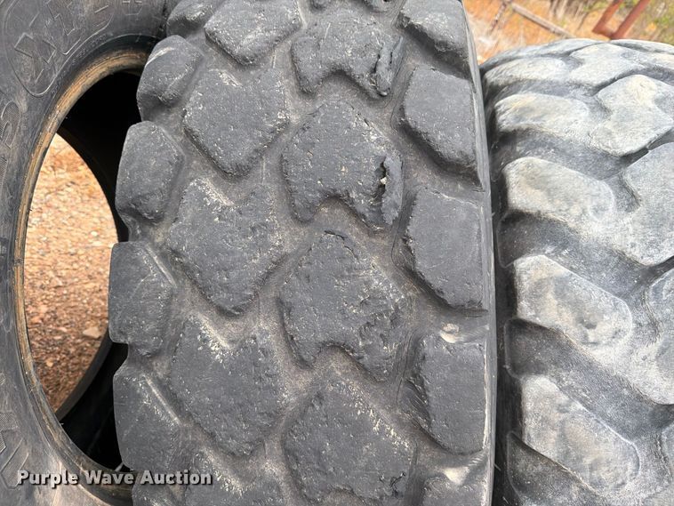 image for item EU5910 (4) motor grader tires and wheels