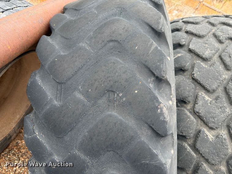 image for item EU5910 (4) motor grader tires and wheels