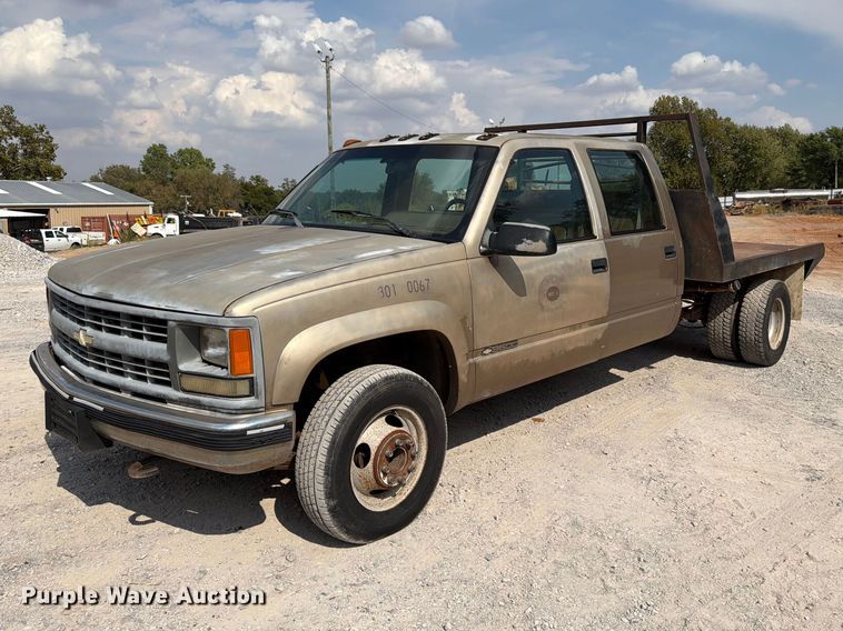 image for item EW8946 1994 Chevrolet C3500 Crew Cab flatbed pickup truck