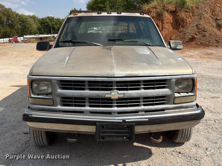 image for item EW8946 1994 Chevrolet C3500 Crew Cab flatbed pickup truck