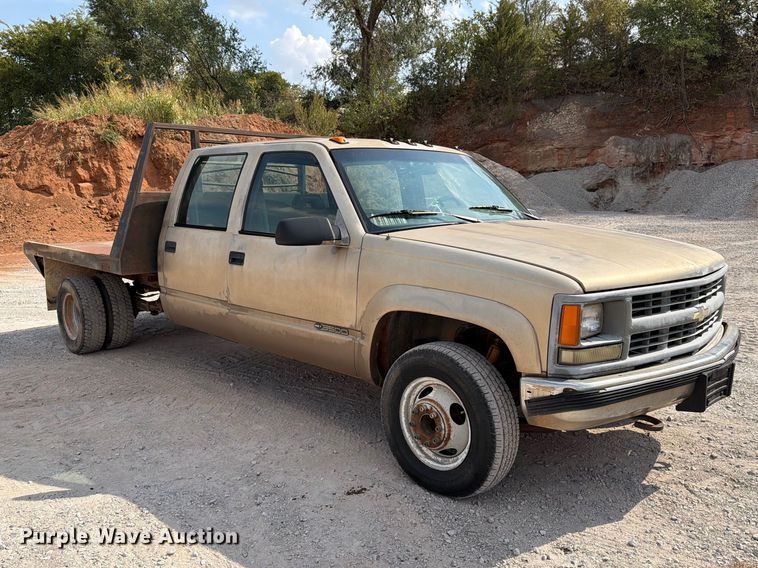 image for item EW8946 1994 Chevrolet C3500 Crew Cab flatbed pickup truck