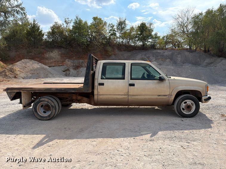 image for item EW8946 1994 Chevrolet C3500 Crew Cab flatbed pickup truck