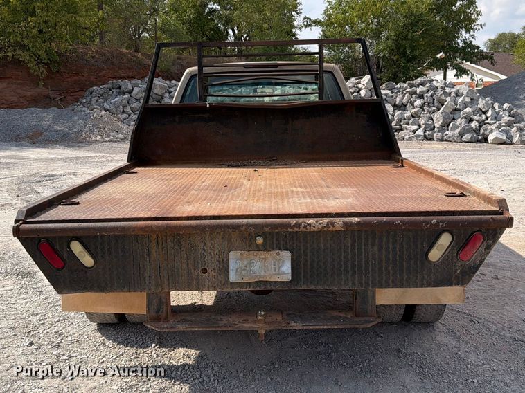 image for item EW8946 1994 Chevrolet C3500 Crew Cab flatbed pickup truck